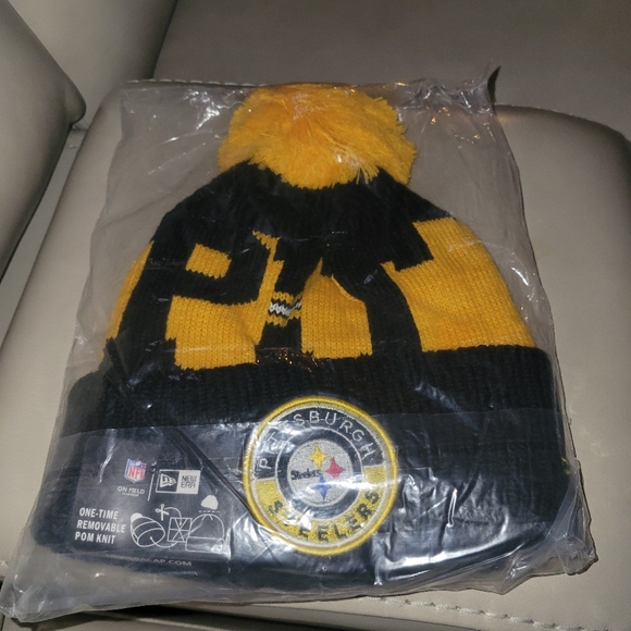 WINTER HATS - Picture 15 of 16